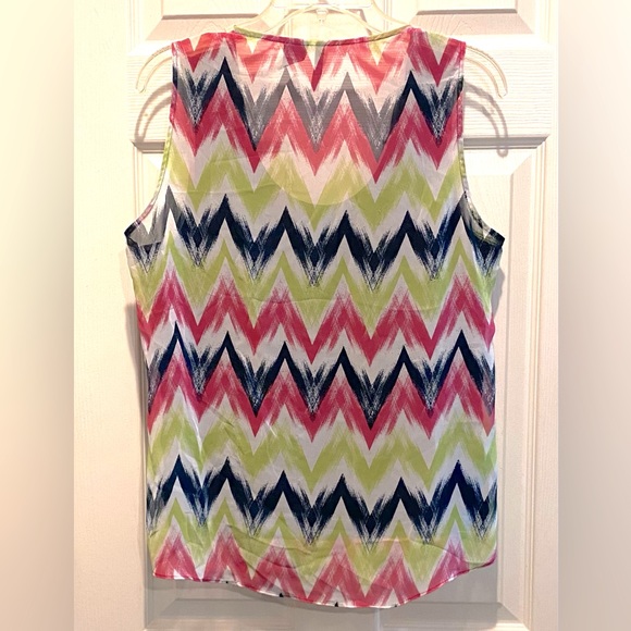 Sleeveless top, with colorful chevron design and built-in black shell. - Picture 2 of 3